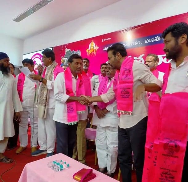 బీఆర్ఎస్లో చేరిన నిర్మల్ బీజేపీ, కాంగ్రెస్ నేతలు - gallery image 2