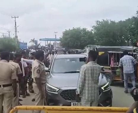 బి.కొత్తకోటలో 2వ రోజు నామినేషన్లు - Udayam