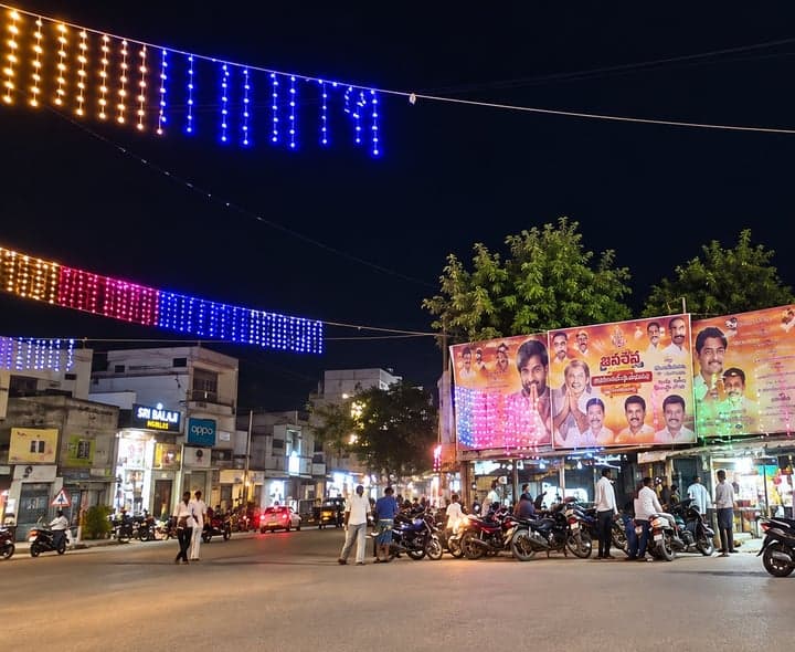 వనపర్తిలో మెరిసిన విద్యుత్ అలంకరణ - Udayam
