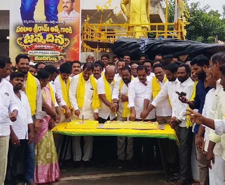 ముదిగుబ్బలో పరిటాల శ్రీరామ్ బర్త్డే వేడుకలు - Udayam