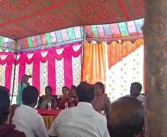 పాలకుర్తిలో గ్రామసభ.. సమస్యలపై వృద్ధురాలి ప్రశ్నలు - Udayam