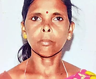 సాంబారు పాత్రలో పడి మహిళ మృతి - Udayam