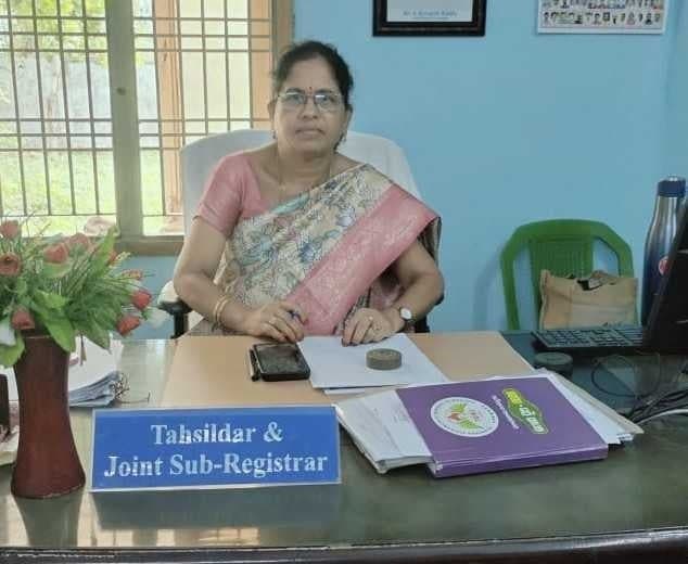 ఆళ్లపల్లిలో గ్రాడ్యుయేట్ ఓటు నమోదుకు దరఖాస్తులు - Udayam