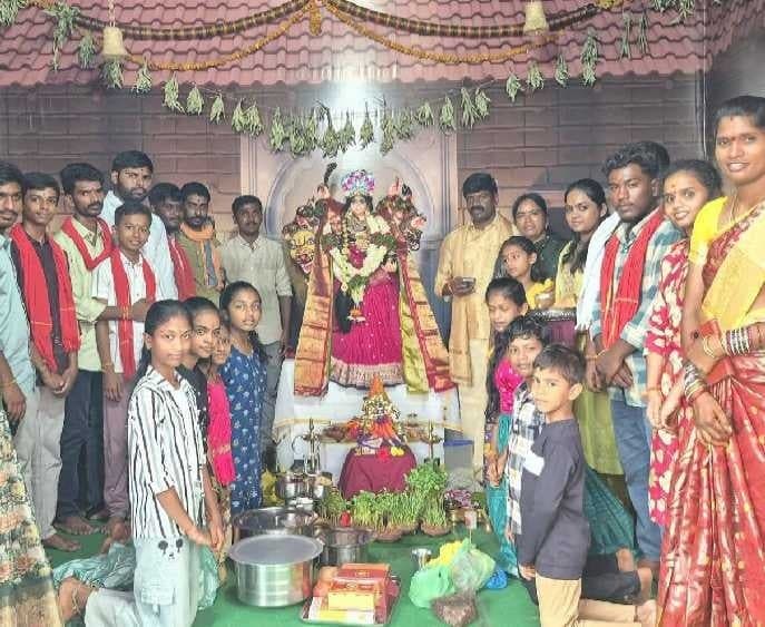 దుర్గామాతకు ఎమ్మెల్యే వేముల వీరేశం దంపతుల పూజలు - Udayam