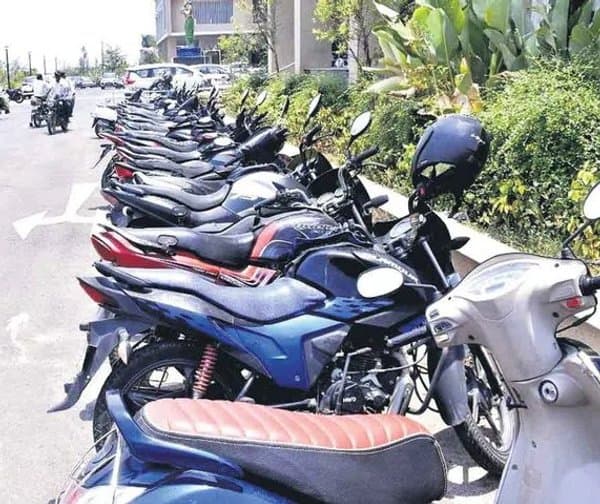 నిర్మల్ కలెక్టరేట్లో మౌలిక వసతుల కొరత - Udayam Digital