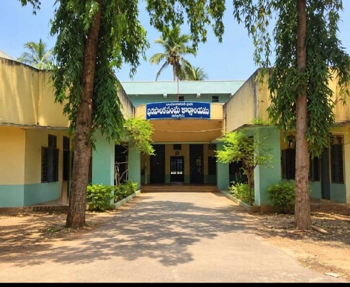 నూజివీడు మున్సిపాలిటీలో ఎస్టీలకు అందని పదవి - Udayam