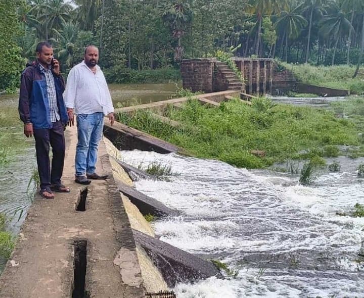 తోటాడ ఆనకట్టను పరిశీలించిన ఆవ కాలువ ఛైర్మన్ - Udayam