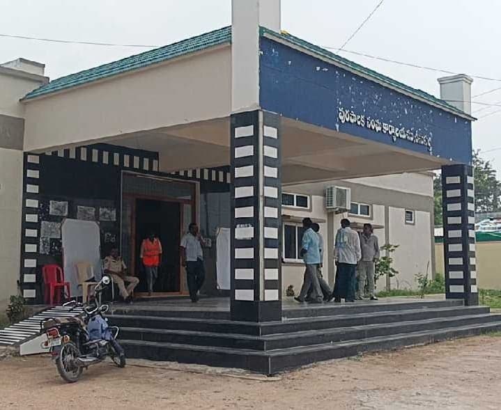 చీమకుర్తిలో 93 బ్యాలెట్ ఓట్లు జారీ - Udayam