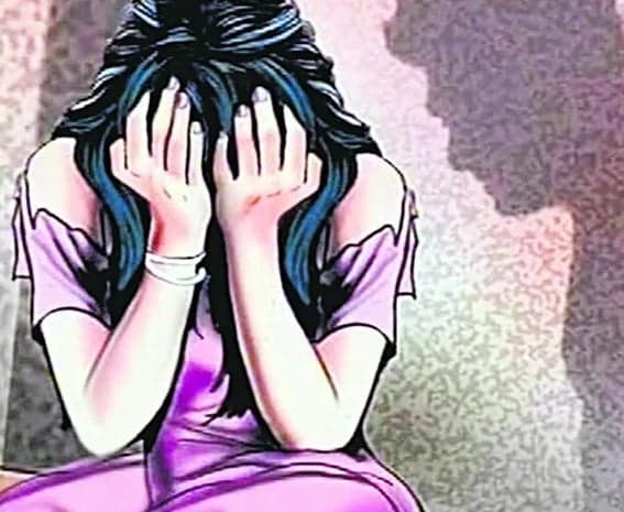 మహిళా న్యాయవాదిపై దాడి - Udayam