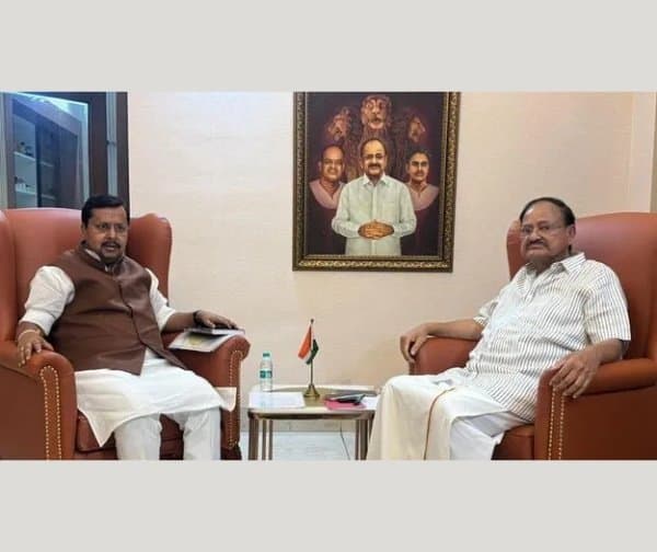 వెంకయ్యనాయుడితో నితిన్ నబీన్ భేటీ