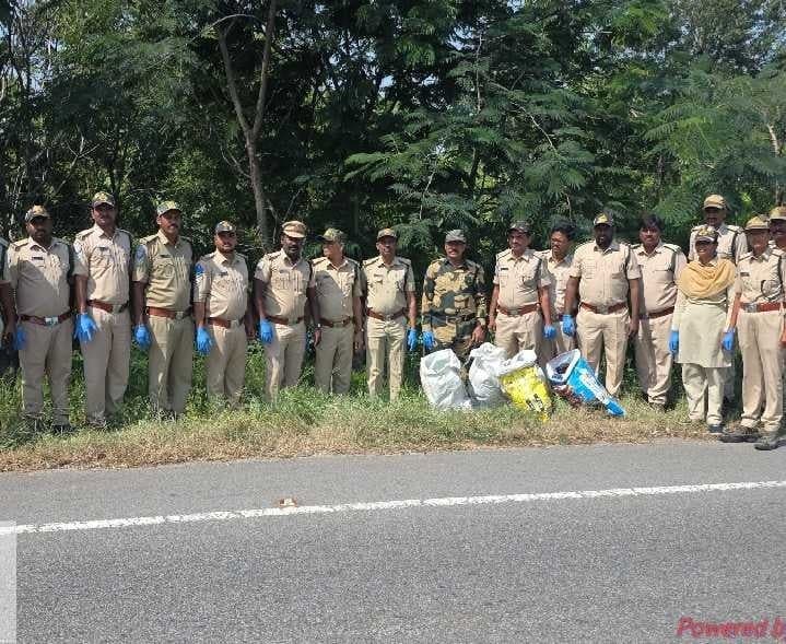 అటవీ ప్రాంతంలో ప్లాస్టిక్ వ్యర్థాల తొలగింపు - Udayam