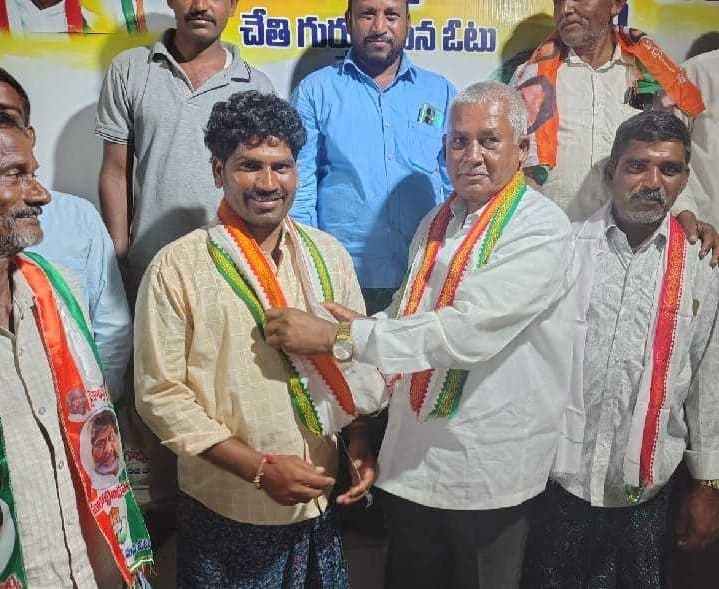 పెద్దకొత్తపల్లిలో కాంగ్రెస్లో పలువురి చేరిక - Udayam