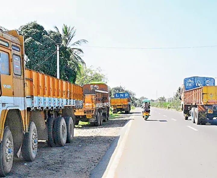 జాతీయ రహదారులపై భద్రతా వైఫల్యం - Udayam Digital