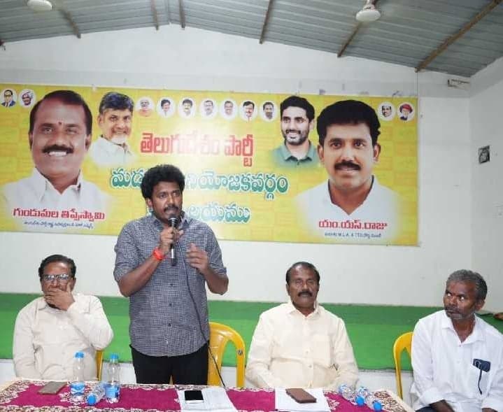 మడకశిరలో కూటమి నేతలకు ఎమ్మెల్యే సూచన - Udayam