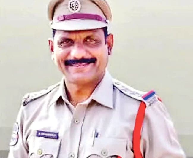 సీఐ ఆంజనేయులు భారీ అక్రమాస్తులు - Udayam
