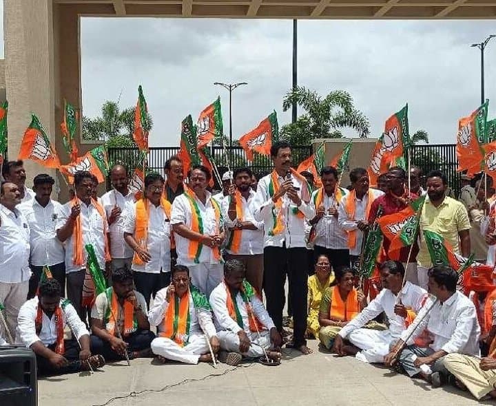 రేషన్ కార్డులపై మోదీ ఫొటోకు బీజేపీ డిమాండ్ - Udayam