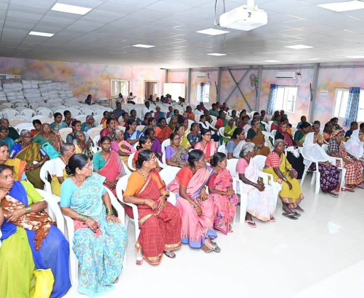 వృద్ధుల మహిళా సంఘాలు ఆరోగ్యం, విద్యపై దృష్టి పెట్టాలి: కలెక్టర్ - gallery image 3