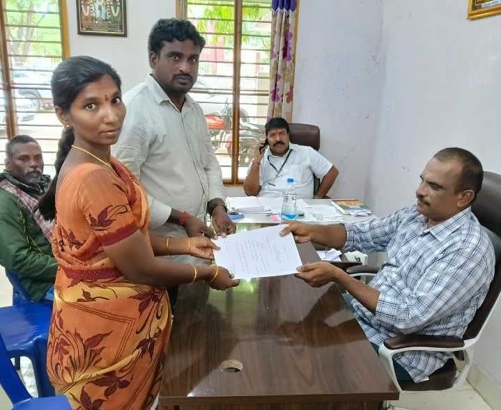 కాసారం ఎంపీటీసీ బరిలో వరలక్ష్మి - Udayam