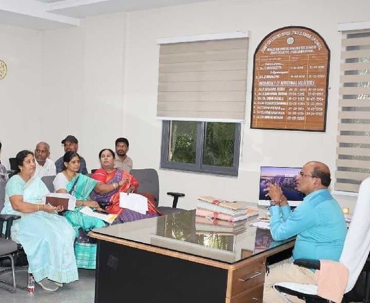 ధాన్యం కొనుగోలు కేంద్రాలపై అధికారుల ఆదేశాలు - Udayam