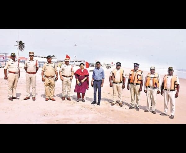 బీచ్లకు పర్యాటకులు రావద్దని RDO సూచన - Udayam