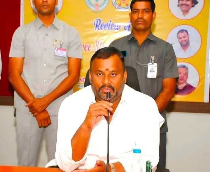 DSC ద్వారా 2,991 టీచర్ పోస్టులు: మంత్రి మండిపల్లి - Udayam