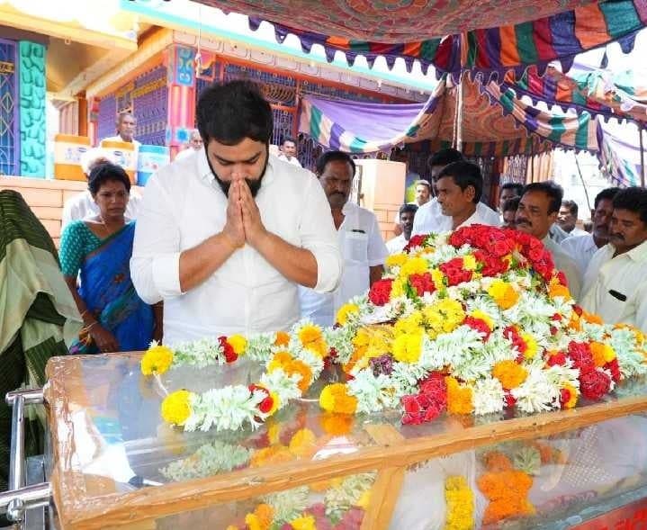 సిరివెళ్లలో మాజీ సర్పంచ్ మృతి - Udayam