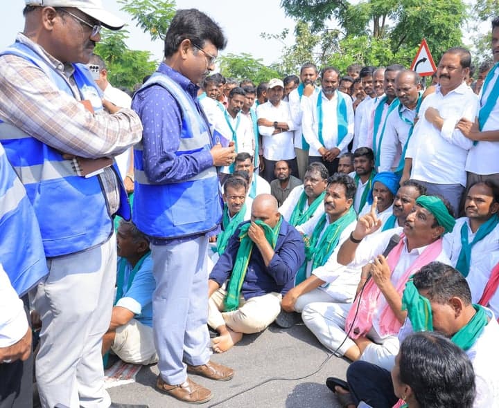దుబ్బాకలో 24 గంటల ఉచిత విద్యుత్ కోసం బీఆర్ఎస్ రైతు ధర్నా - gallery image 2