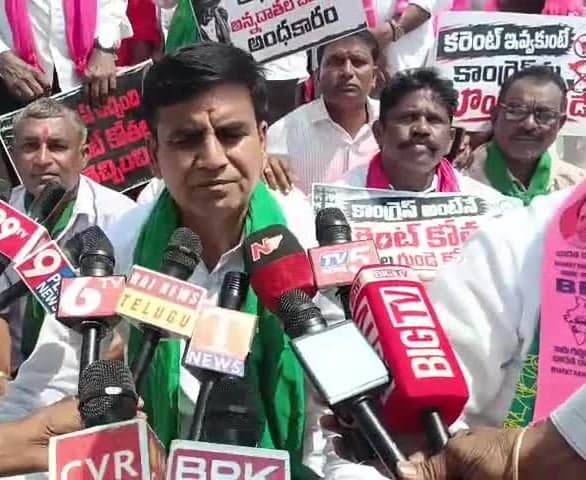 రైతుల సమస్యలు పరిష్కరించాలి: మనోహర్రెడ్డి - Udayam