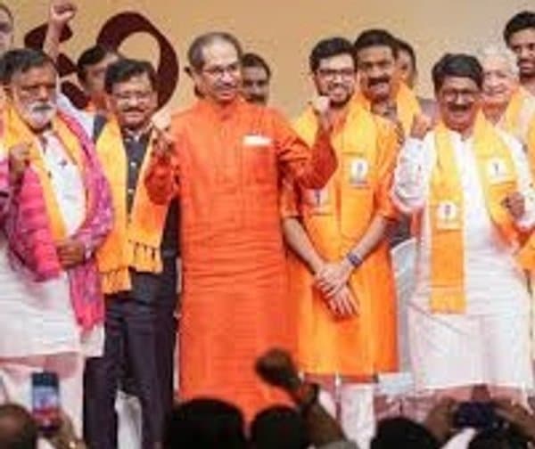 మహారాష్ట్ర రాజకీయాల్లో ఊహించని మలుపు - Udayam Digital