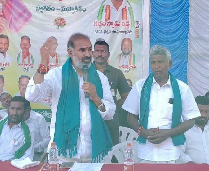 రైతులకు సేవలందించాలి: ప్రభుత్వ విప్ - Udayam