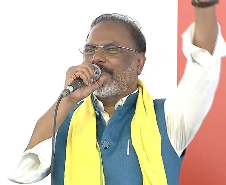 ప్రజల మధ్య ఉండే నాయకుడు CM - Udayam