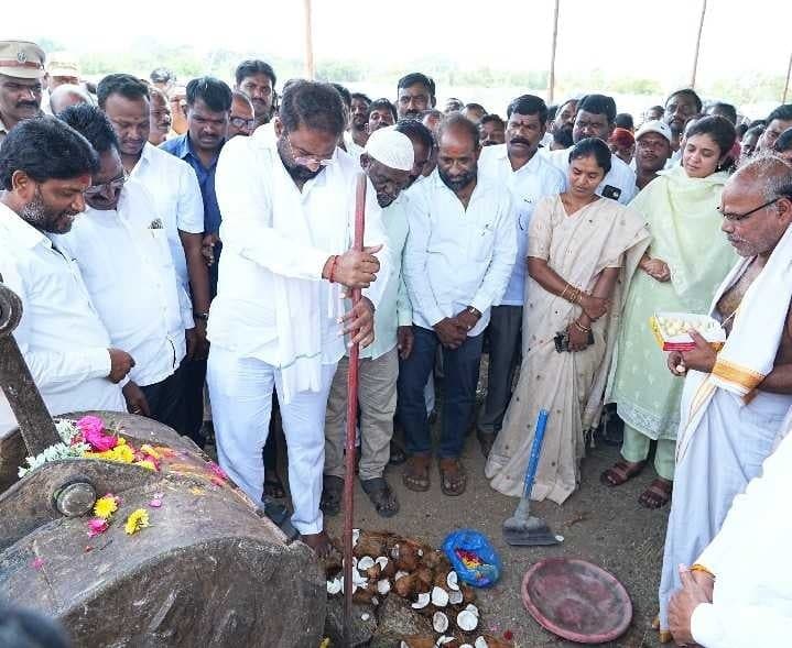 మక్తల్లో రూ.4 కోట్లతో నూతన ఇరిగేషన్ భవనం - Udayam
