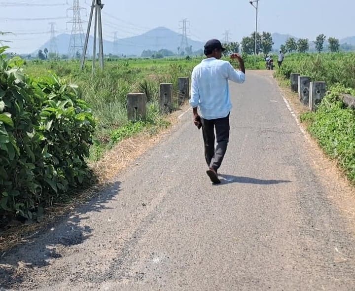 కోటబొమ్మాళిలో ప్రమాదకరంగా వంతెన - Udayam