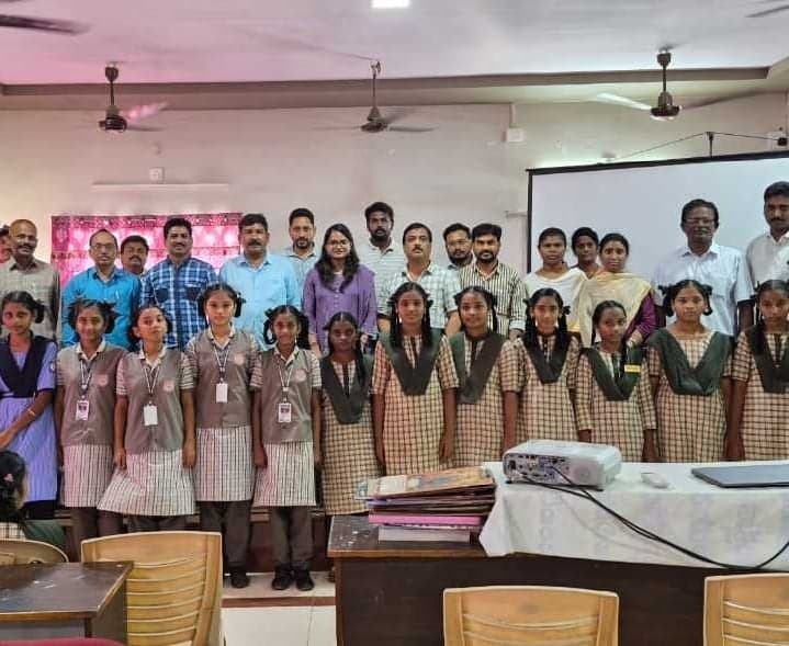 గొల్లప్రోలులో 75 మంది విద్యార్థులతో క్విజ్ పోటీలు - Udayam