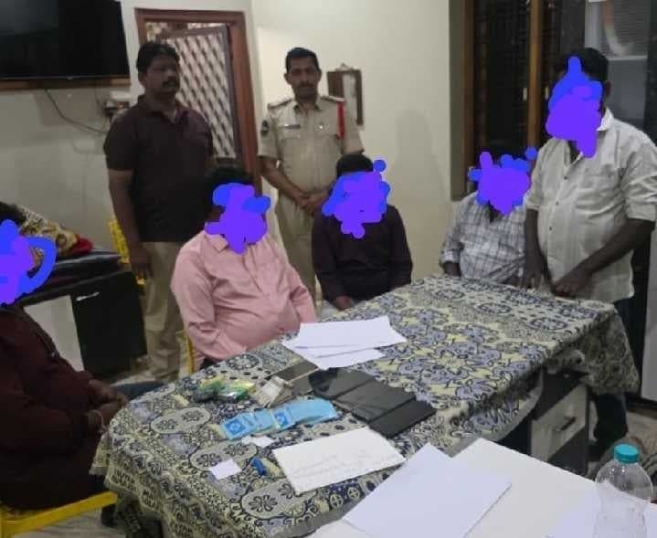 బోధన్లో పేకాట స్థావరంపై పోలీసుల దాడి - Udayam