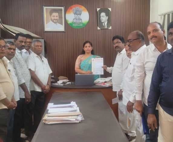 స్మశాన వాటికల్లో అధిక వసూళ్లపై వినతి - Udayam