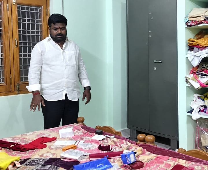 వనపర్తిలో ఇంట్లో చోరీ - Udayam