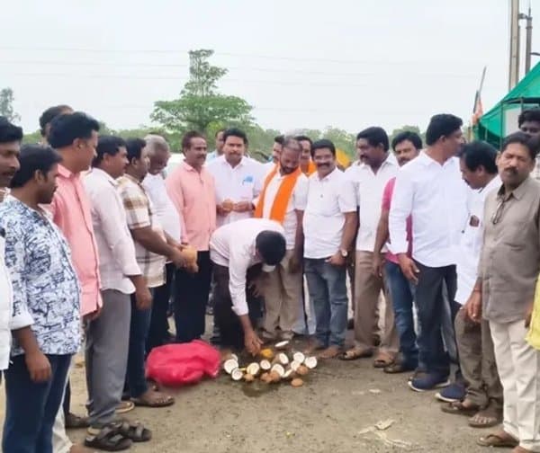 బీటీ రోడ్డు నిర్మాణానికి శంకుస్థాపన - Udayam Digital