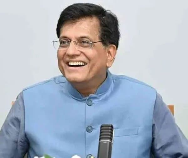 ఎగుమతుల్లో రికార్డు సృష్టిస్తున్న భారత్ - Udayam Digital