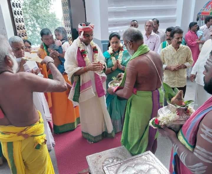 అన్నవరం సత్యదేవుడిని దర్శించుకున్న హైకోర్టు జడ్జి - Udayam