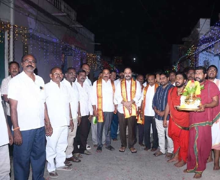 కొండపేట ఆలయంలో మాజీ ఎమ్మెల్యే పూజలు - Udayam