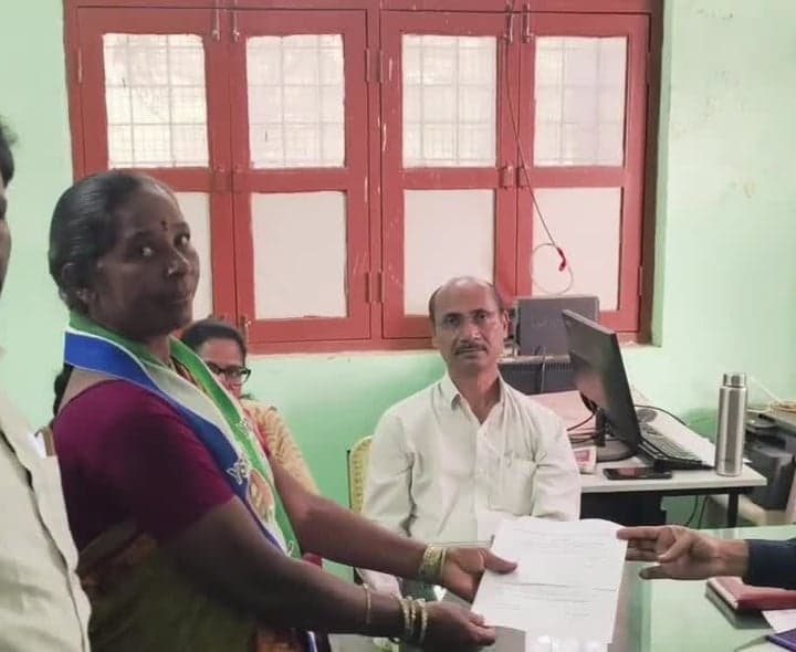 కోసిగిలో వైసీపీ హవా.. 7 ఎంపీటీసీలు ఏకగ్రీవం - Udayam