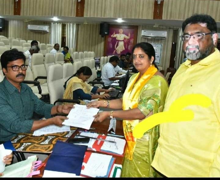 కంకిపాడు జడ్పీటీసీ బరిలో నీలా సౌజన్య - Udayam