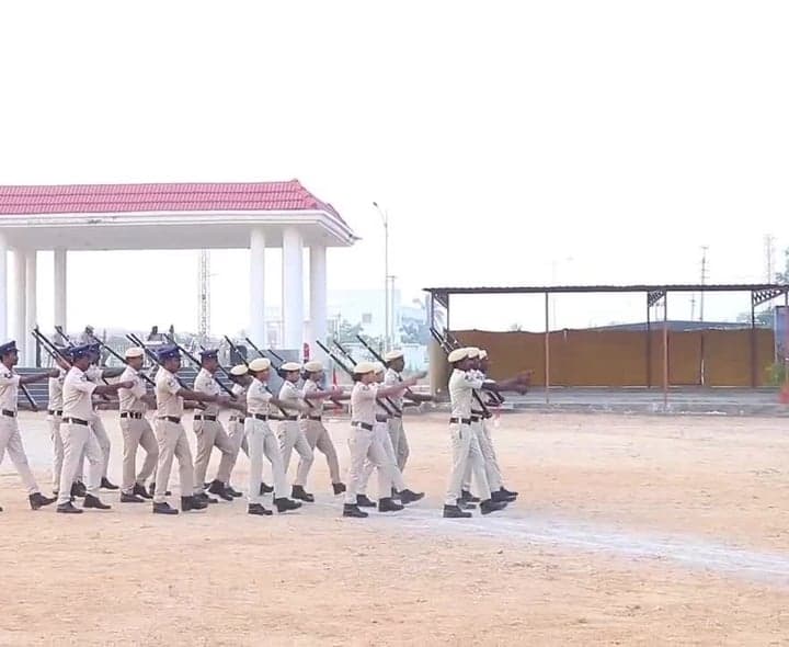క్రమశిక్షణతో విధులు నిర్వహించాలి: డీఎస్పీ - Udayam