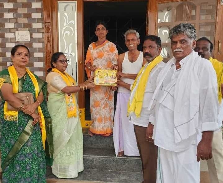 ఎమ్మిగనూరులో సుభద్రమ్మ ఇంటింటి ప్రచారం - Udayam