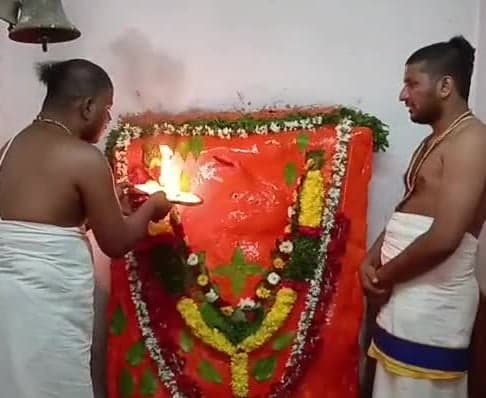 యాదాద్రి ఆంజనేయస్వామికి ప్రత్యేక ఆకుపూజలు - Udayam
