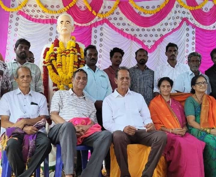 రాజుగారి తోటలో గాంధీ బాబు విగ్రహావిష్కరణ
