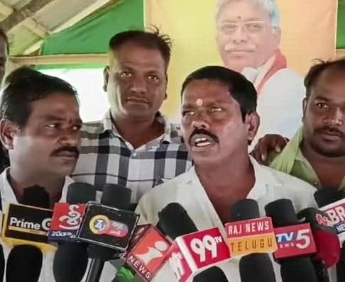 చెరువులకు నీటి విడుదల.. ఎమ్మెల్యేకు పాలాభిషేకం - Udayam