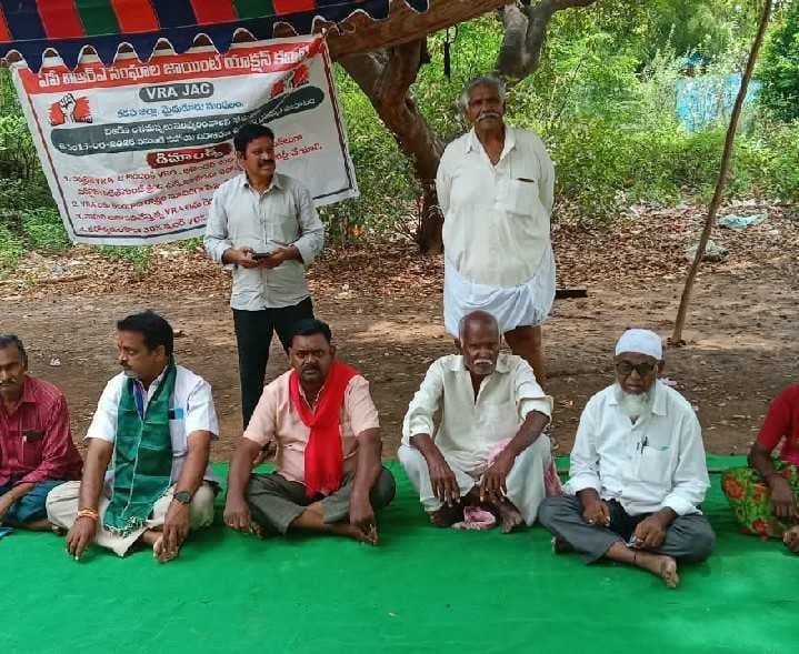వీఆర్ఏల సమస్యలు పరిష్కరించాలని డిమాండ్ - Udayam
