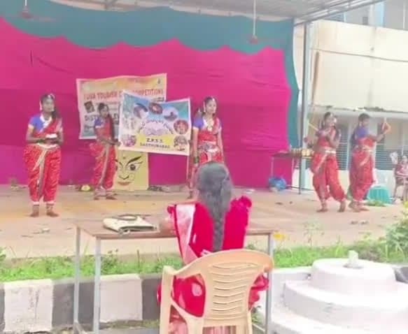 నృత్య పోటీల్లో విద్యార్థినుల ప్రతిభ - Udayam